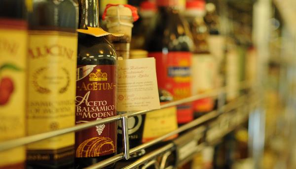 Balsamic vinegars and specialty vinegars at Mariakakis